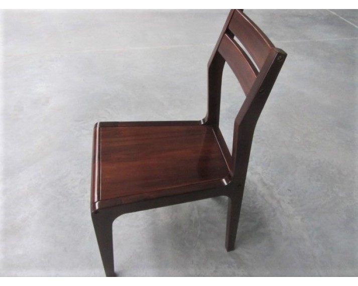 Krzesło kolor orzech z drewna Akacji azjatyckiej