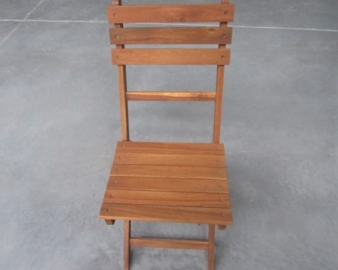 Krzesło składane olejowane z drewna akacji azjatyckiej