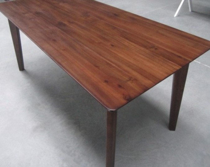 Stół z litego drewna akacji azjatyckiej 1880 x 880 x 750, MB02, lakierowany kolorem jasny orzech